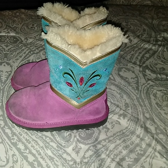 disney anna uggs